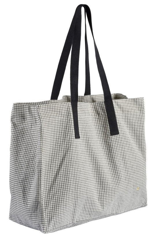 borsa shopper gustave caviar, colore gustave caviar, taglia 38 x 46 x 18. vista frontale della borsa shopping in tessuto ecologico su sfondo neutro 693