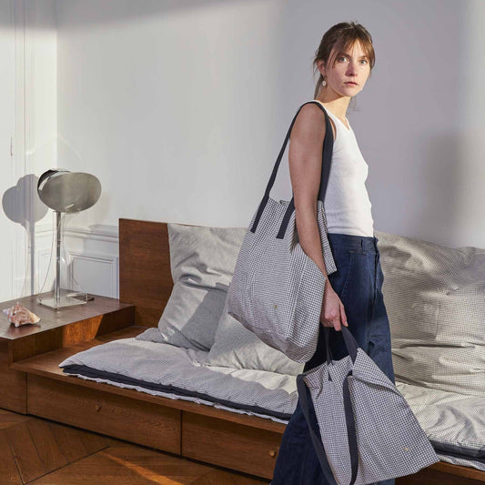 borsa shopper gustave caviar, colore gustave caviar, taglia 38 x 46 x 18. realizzata in tessuto sostenibile, ideale per uno shopping responsabile