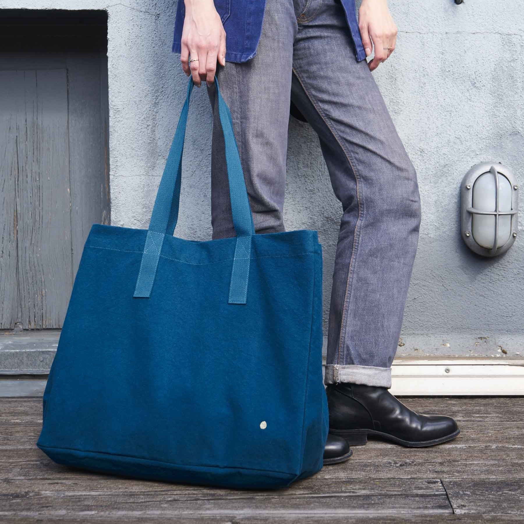 borsa shopper iona uragano, colore uragano, taglia 38 x 46 x 18. realizzata in tessuto sostenibile, ideale per uno shopping responsabile