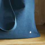 borsa shopper iona uragano, colore uragano, taglia 38 x 46 x 18. borsa riutilizzabile per ridurre l’uso della plastica