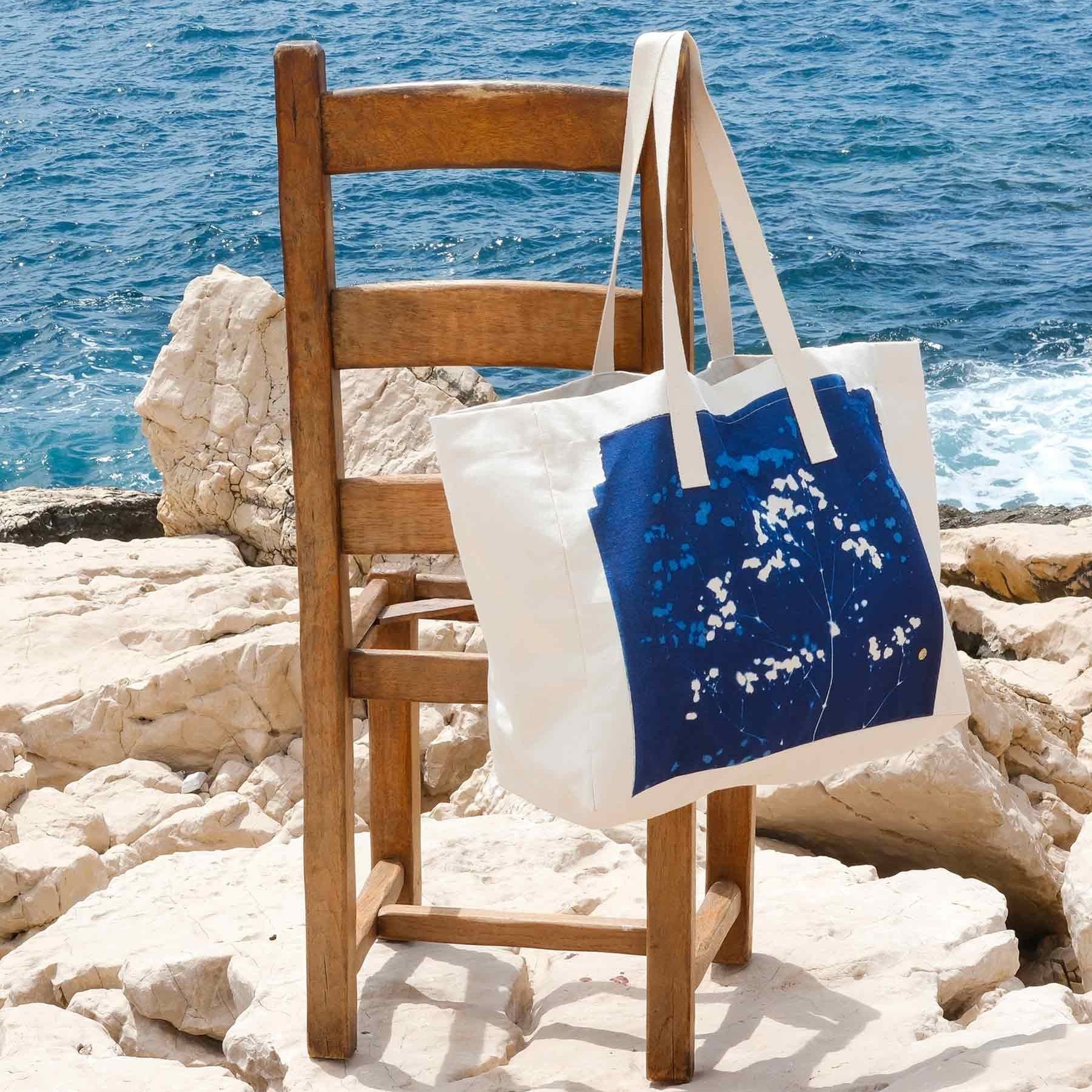 borsa shopper gypso blu, colore blu, taglia 38 x 46 x 18. realizzata in tessuto sostenibile, ideale per uno shopping responsabile