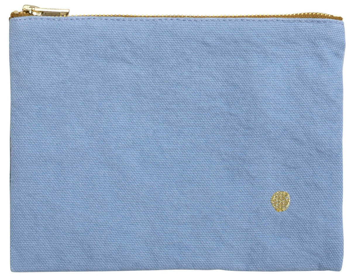 pochette iona bluetiful, colore bluetiful, taglia 19 x 28 x 1. vista frontale della pochette in tessuto naturale su sfondo neutro