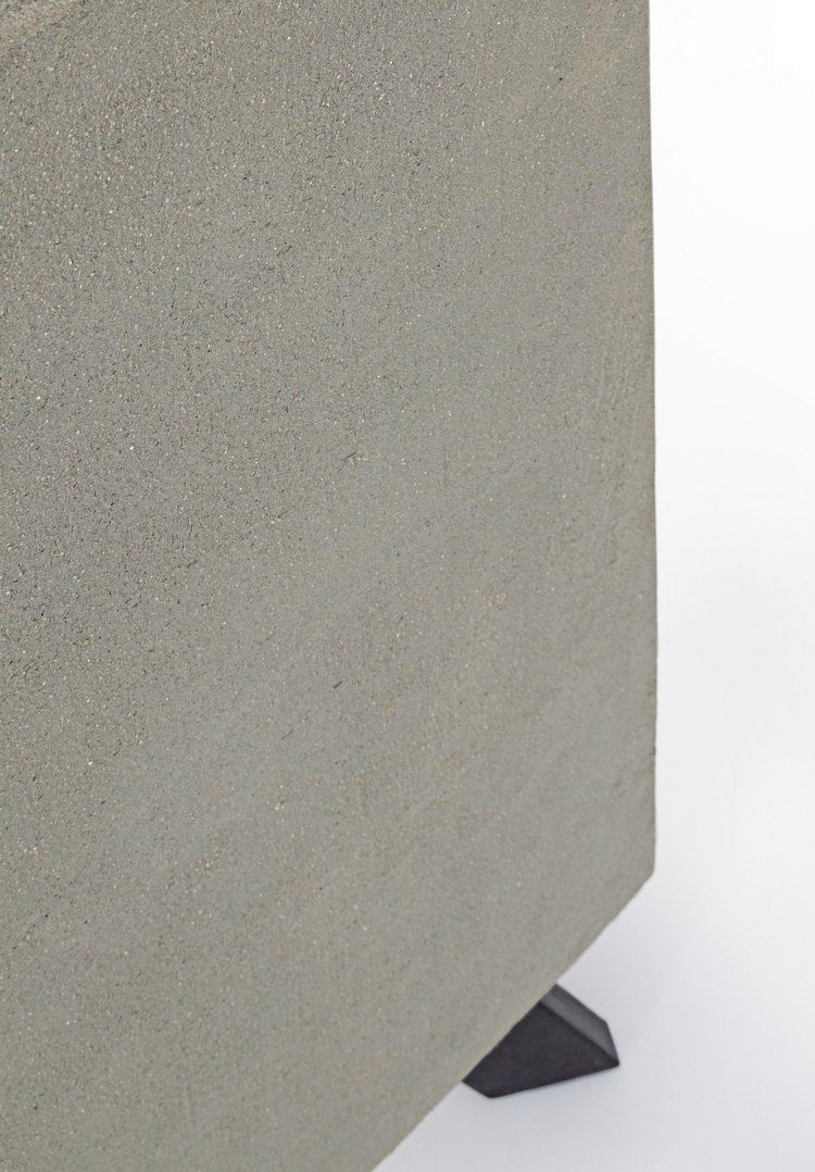 credenza manchester in legno di mango e acciaio nero, 118x38x180 cm, particolare delle venature del legno e delle rifiniture