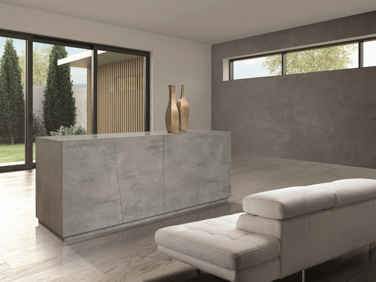 credenza gorgona in legno, finitura in grigio cemento, 180×50 cm, dettaglio delle ante in legno e finitura naturale