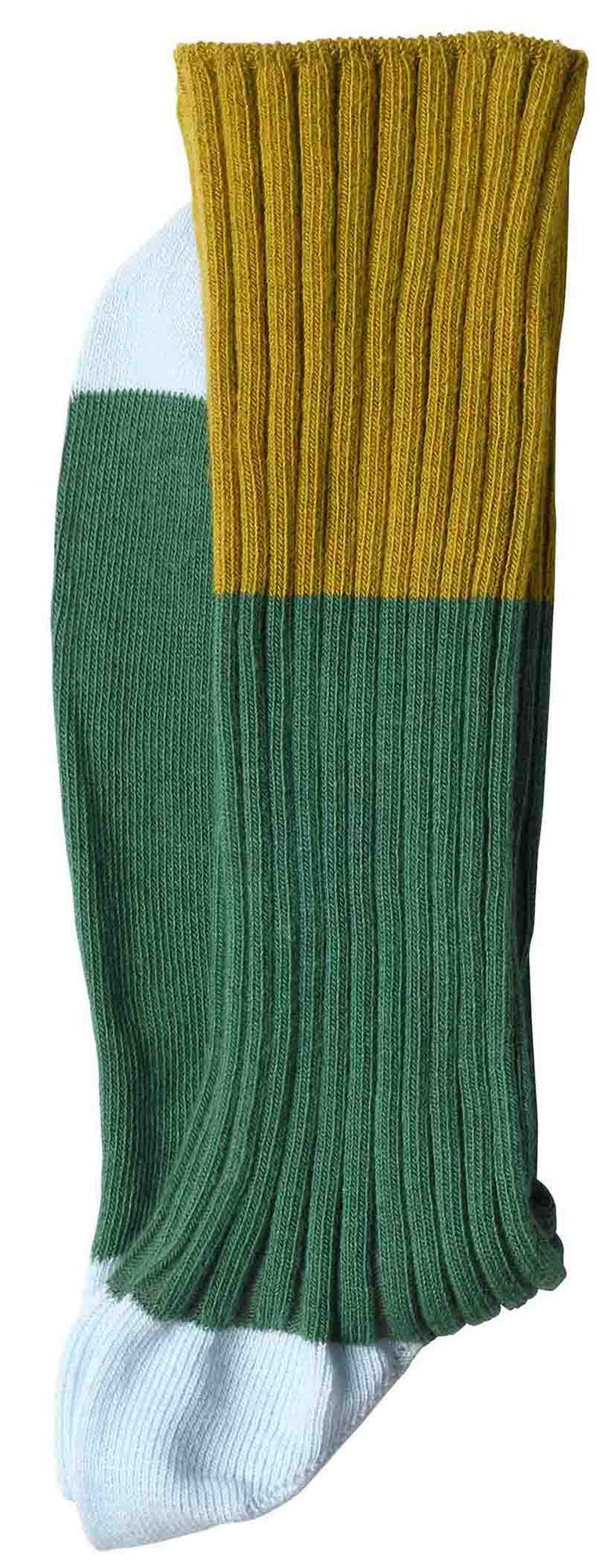 calzini yvette verde pisello, colore verde pisello, taglia 39/41. paio di calzini ecosostenibili piegati su sfondo neutro per evidenziare il tessuto naturale