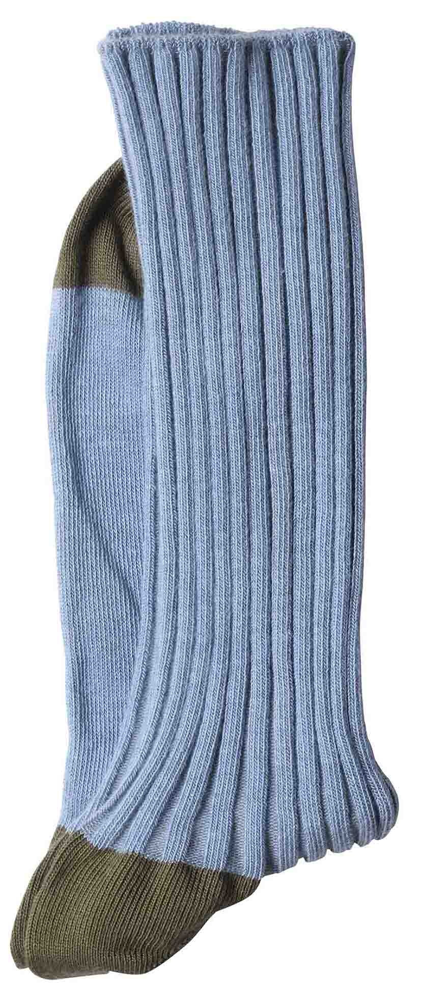 calze yvette sardina, colore sardina, taglia 42/45. paio di calzini ecosostenibili piegati su sfondo neutro per evidenziare il tessuto naturale