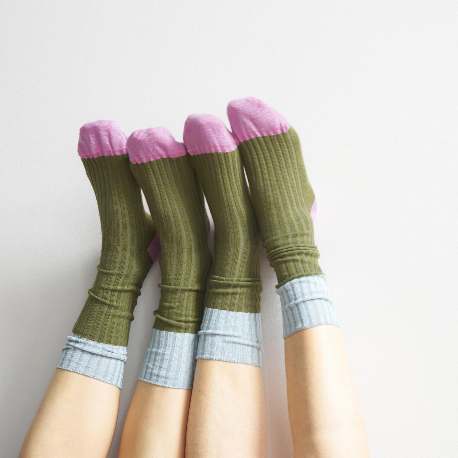 calzini yvette oliva, colore oliva, taglia 42/45. realizzati in 80% cotone bio, 19% poliammide, 1% elastan, garantiscono comfort e rispetto per l’ambiente