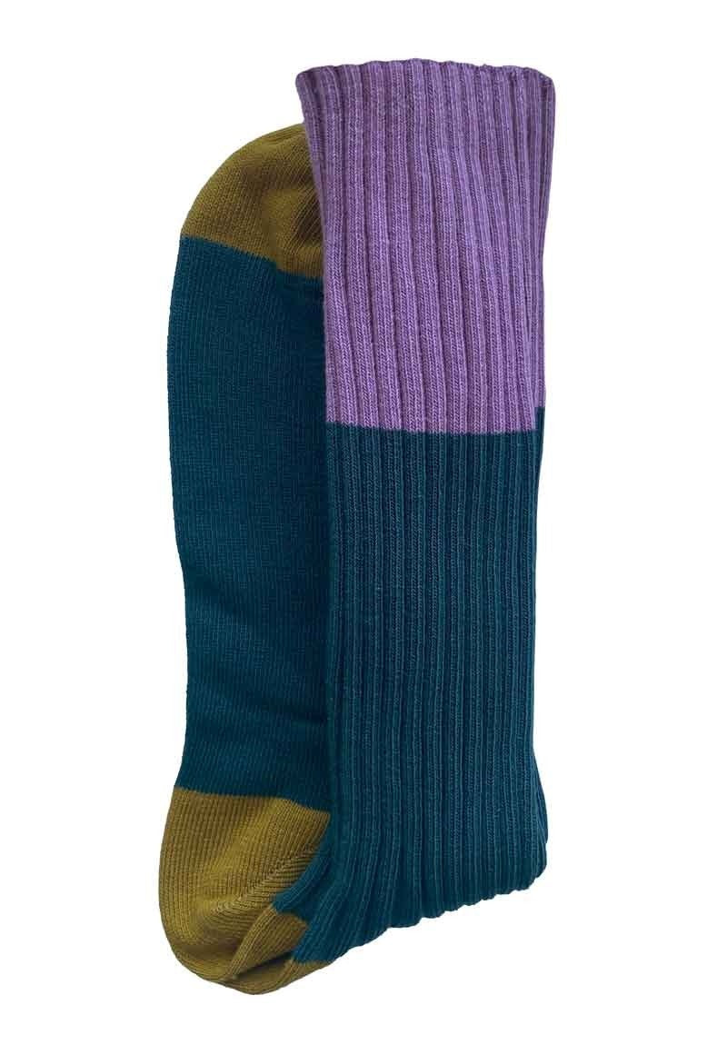 calzini yvette uragano, colore uragano, taglia 39/41. paio di calzini ecosostenibili piegati su sfondo neutro per evidenziare il tessuto naturale