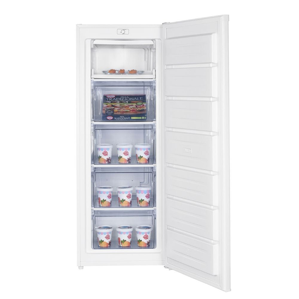 congelatore verticale dcv21sm3we0 168lt 4 cassetti e un ripiano con porta reversibile classe e bianco daya, ambientazione d’arredo con il prodotto protagonista