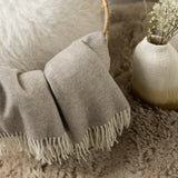 plaid carina naturale, colore naturale, taglia 130 x 190. mantiene il letto caldo nelle notti più fredde