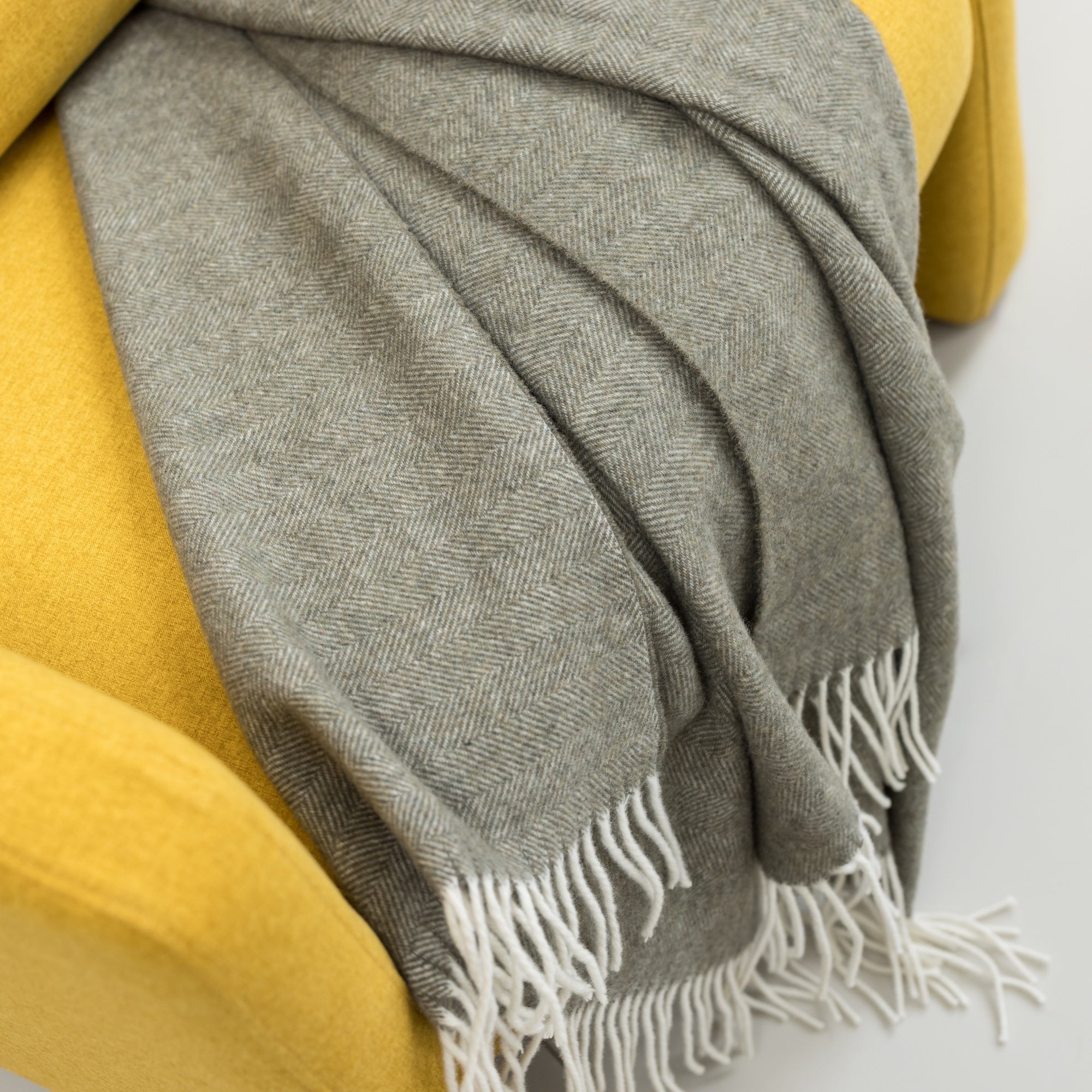 plaid carina oliva, colore oliva, taglia 130 x 190. mantiene il letto caldo nelle notti più fredde