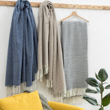 plaid carina tempesta, colore tempesta, taglia 130 x 190. perfetta per rilassarsi nelle serate invernali