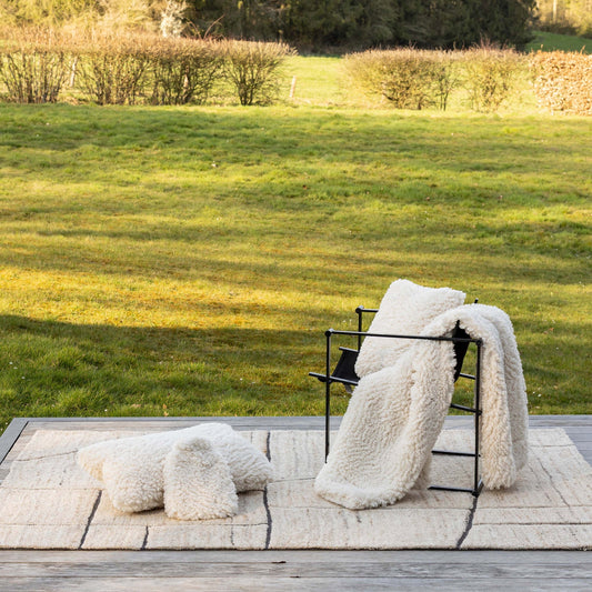 plaid noam neve, colore neve, taglia 140 x 180. coperta di qualità ideale per le notti fredde o il relax sul divano