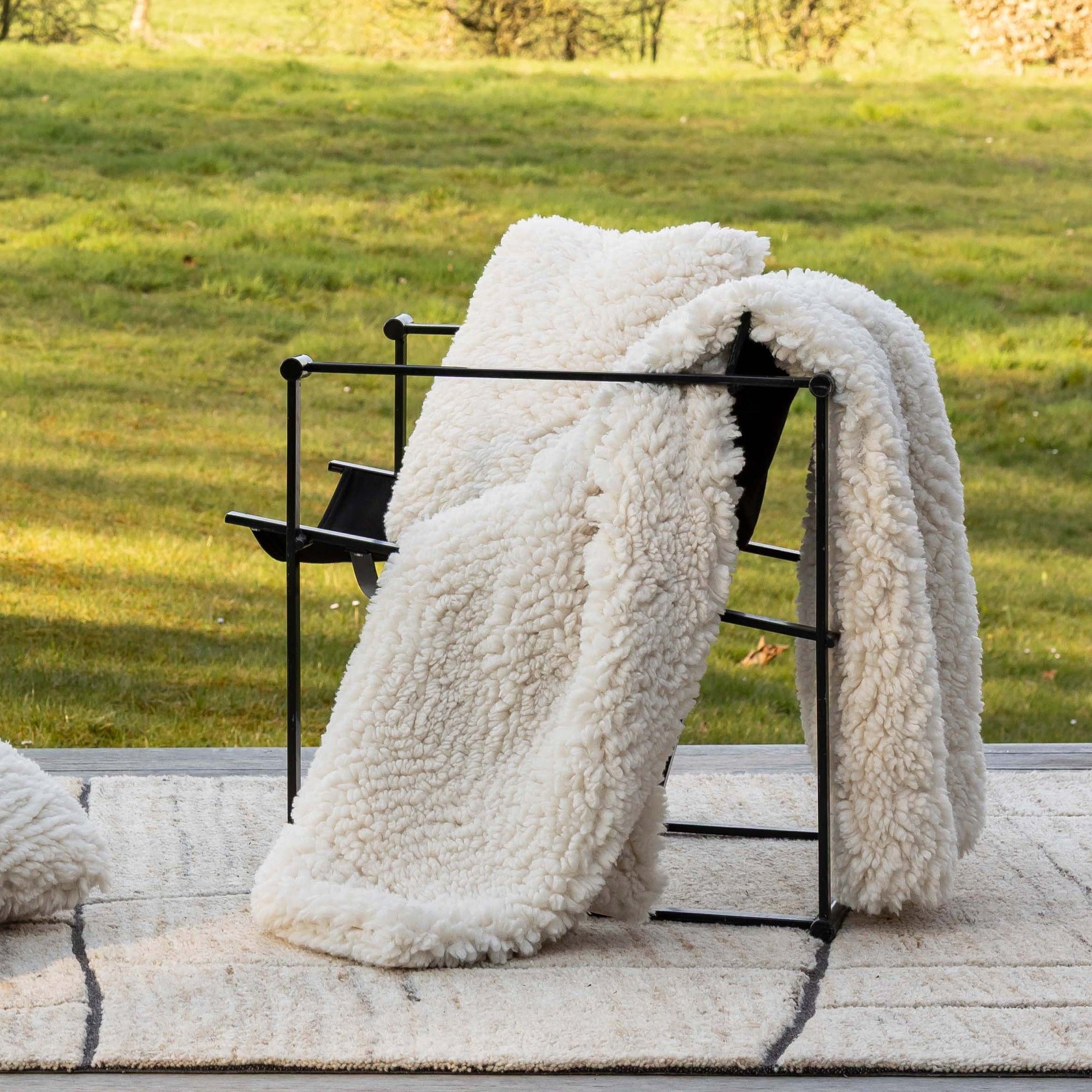 plaid noam neve, colore neve, taglia 140 x 180. mantiene il letto caldo nelle notti più fredde