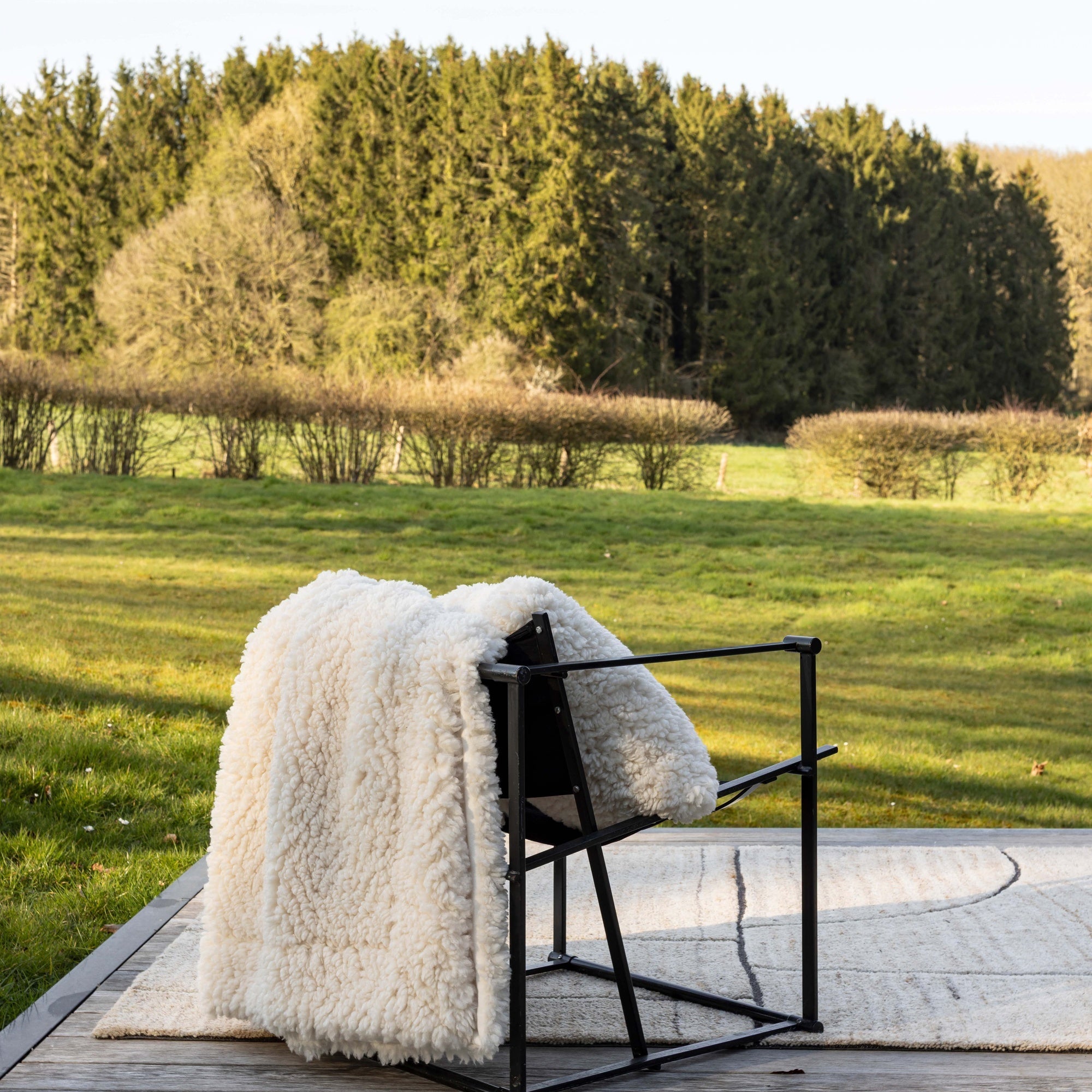 plaid noam neve, colore neve, taglia 140 x 180. aggiunge comfort e stile alla zona notte