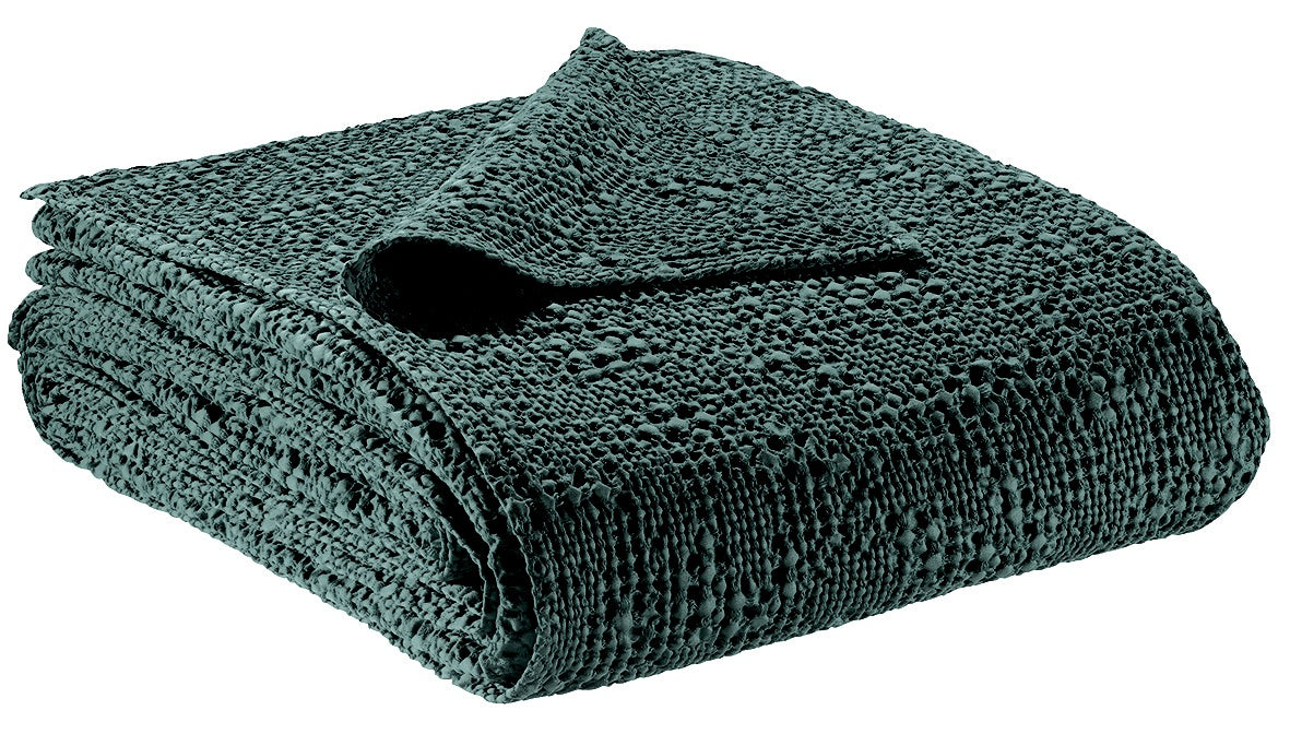 plaid tana prussia, colore prussia, taglia 140 x 200. vista frontale della coperta piegata su sfondo bianco