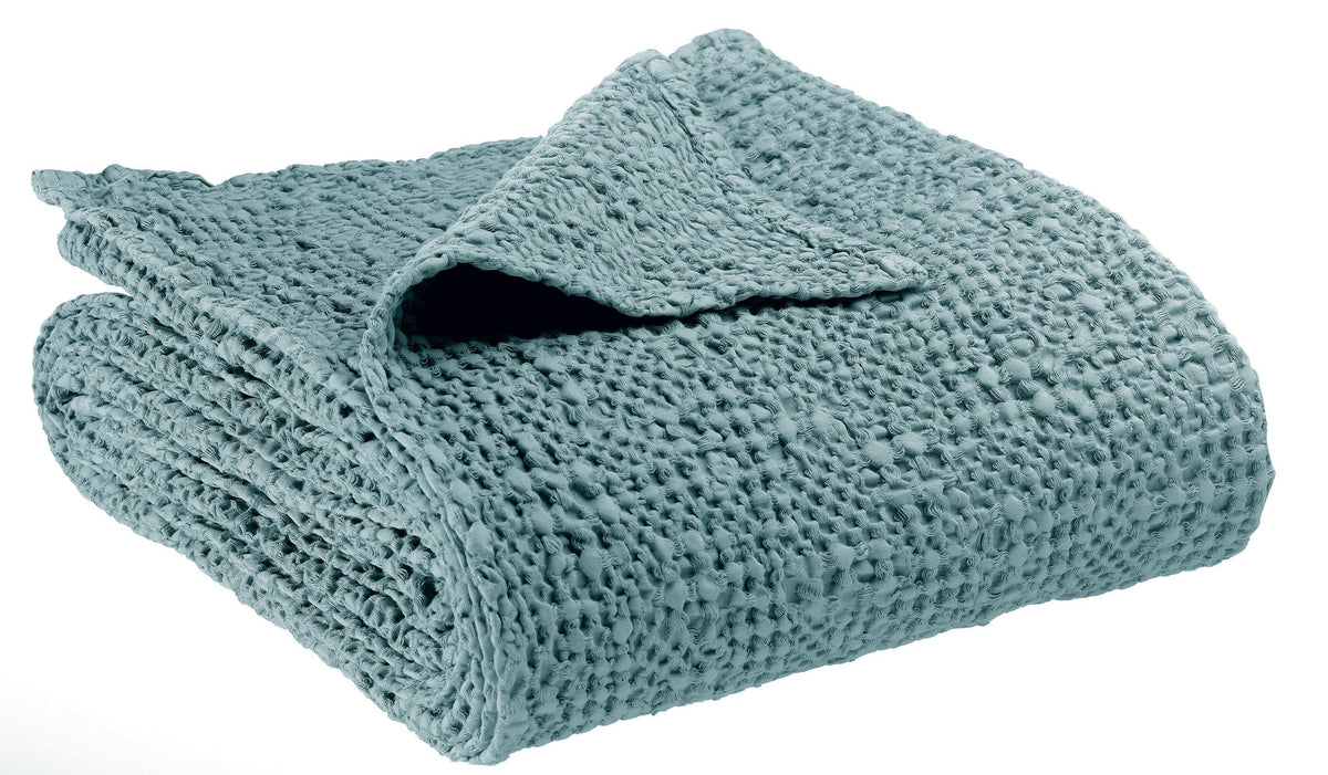 plaid tana alizée, colore alizée, taglia 140 x 200. vista frontale della coperta piegata su sfondo bianco