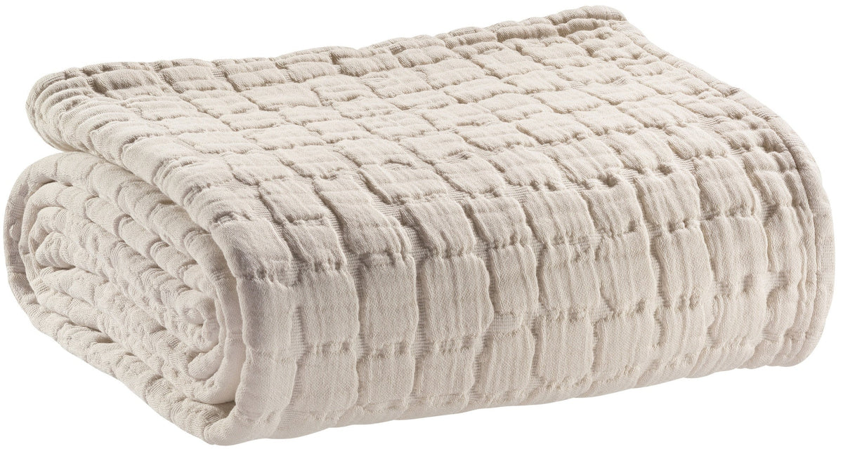 plaid swami lino, colore lino, taglia 130 x 200. vista frontale della coperta piegata su sfondo bianco