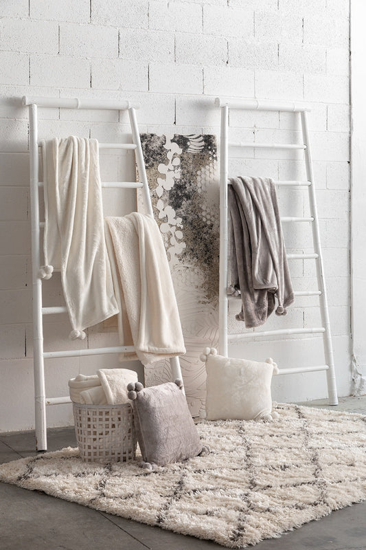 plaid tender pompons perla, colore perla, taglia 130 x 170. coperta di qualità ideale per le notti fredde o il relax sul...