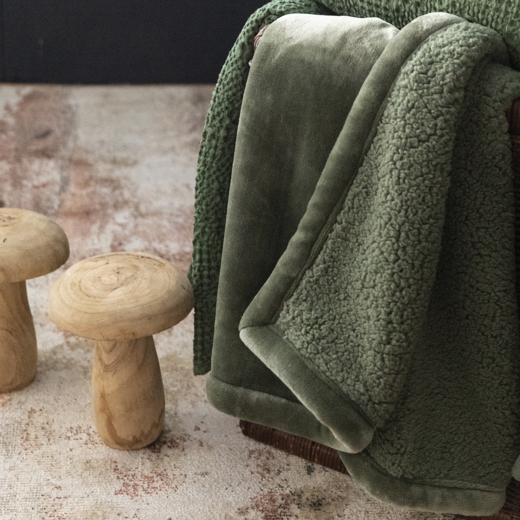 plaid michka mandorla, colore mandorla, taglia 130 x 160. mantiene il letto caldo nelle notti più fredde