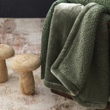 plaid michka mandorla, colore mandorla, taglia 130 x 160. mantiene il letto caldo nelle notti più fredde