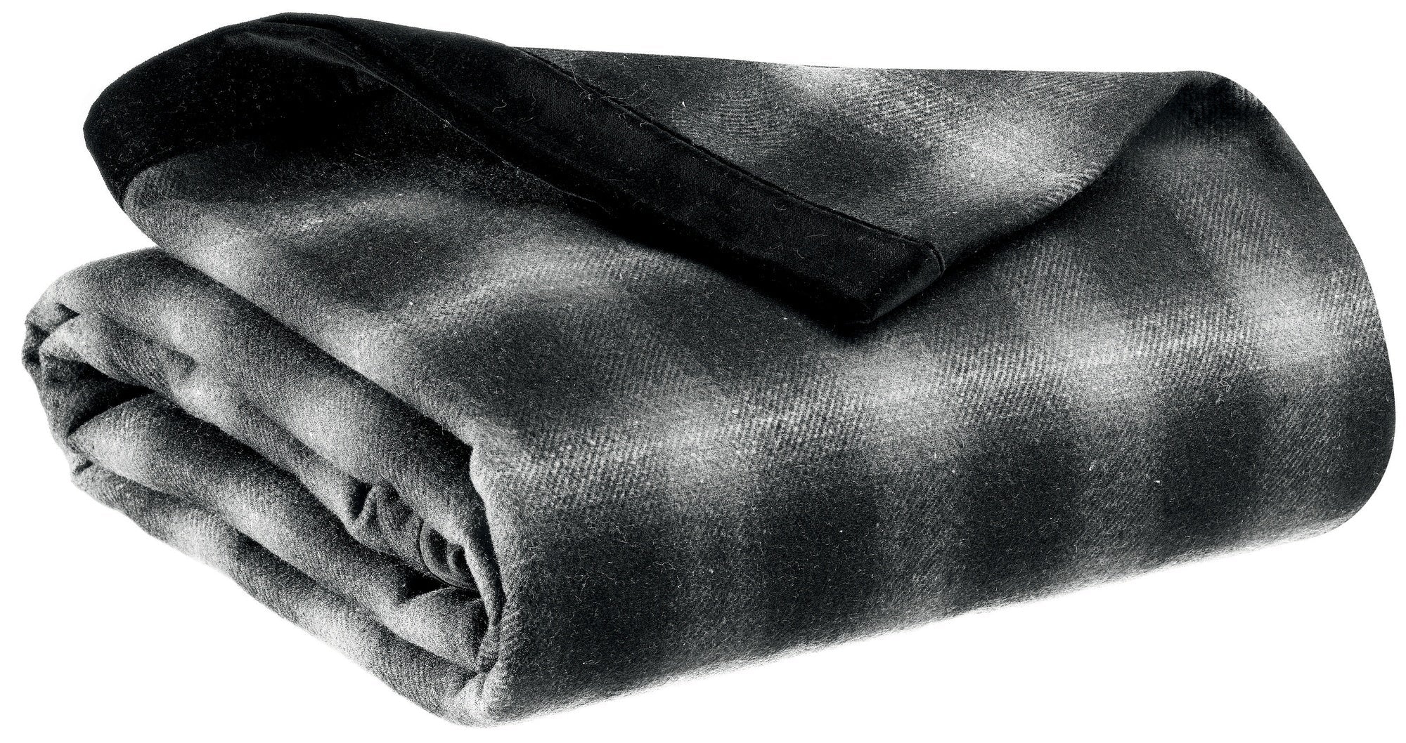 plaid lina ombra, colore ombra, taglia 140 x 180. vista frontale della coperta piegata su sfondo bianco