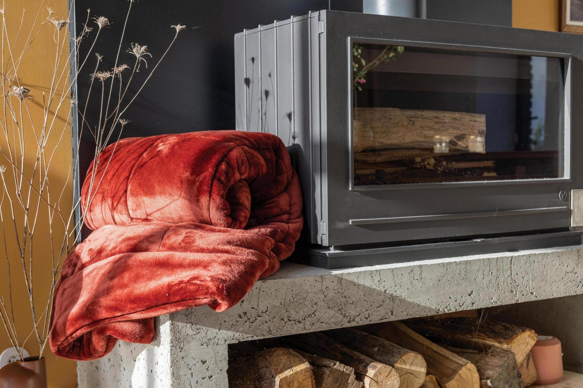 plaid betender geranio, colore geranio, taglia 130 x 180. perfetta per rilassarsi nelle serate invernali