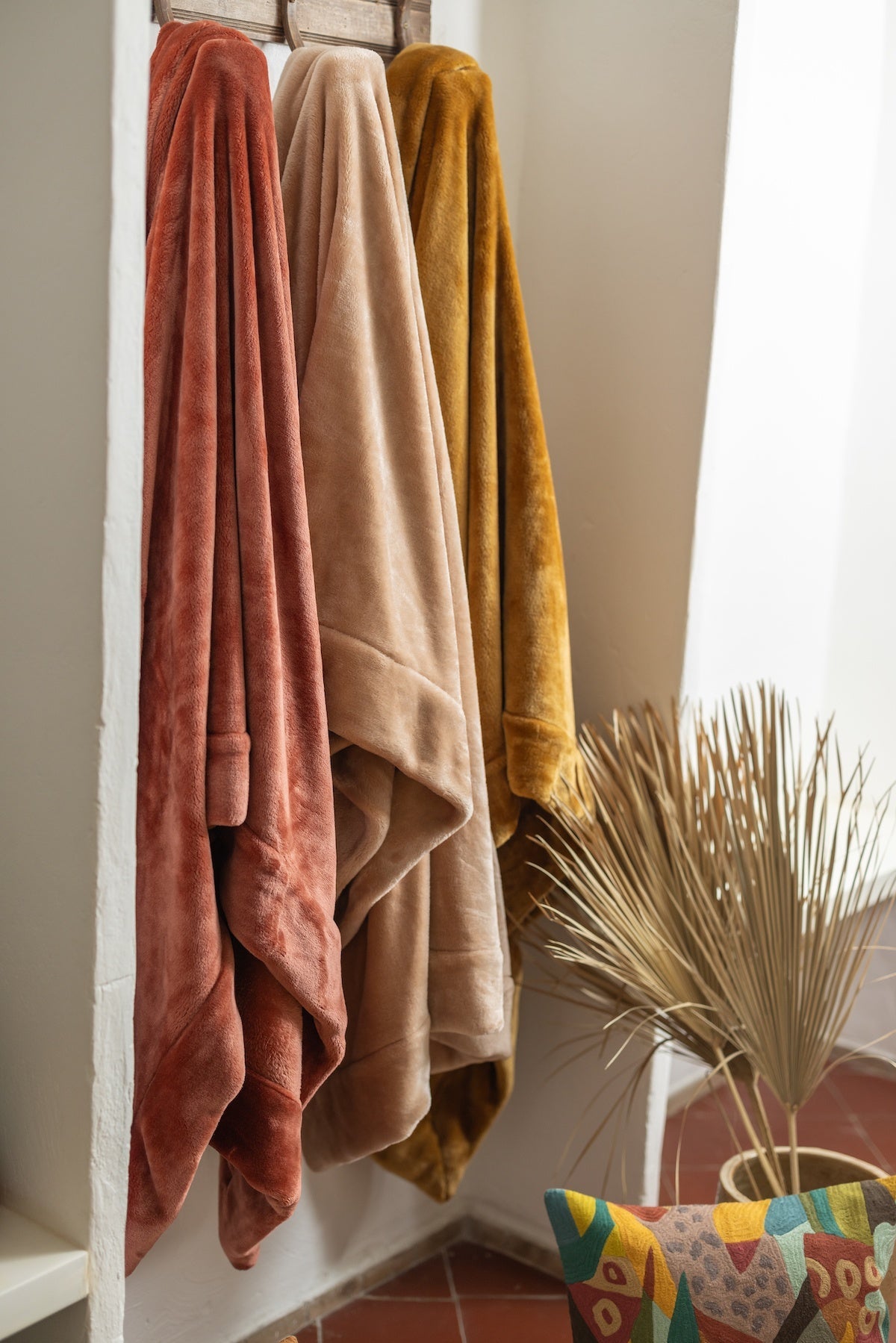 plaid tender zafferano, colore zafferano, taglia 150 x 200. mantiene il letto caldo nelle notti più fredde