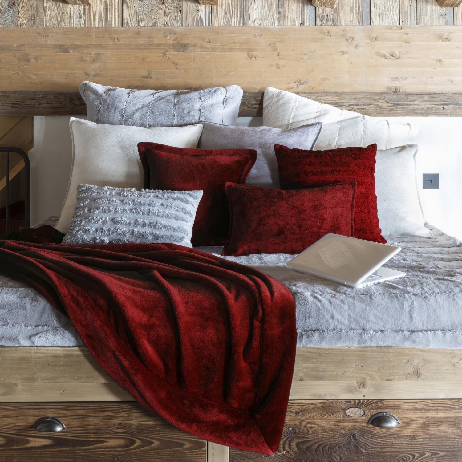 plaid tender rubino, colore rubino, taglia 150 x 200. aggiunge comfort e stile alla zona notte