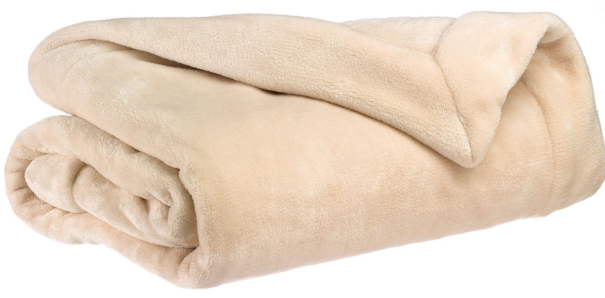 plaid tender crema, colore crema, taglia 150 x 200. vista frontale della coperta piegata su sfondo bianco