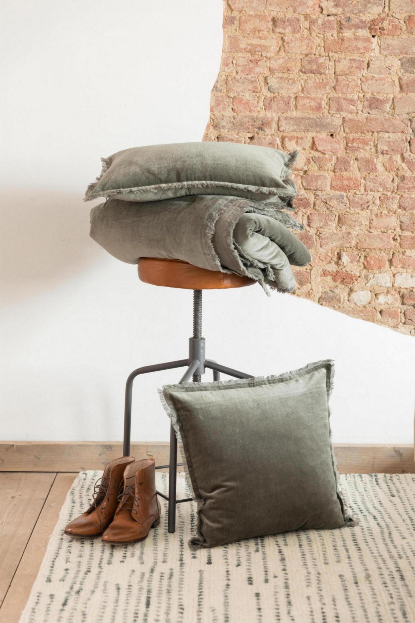 plaid fara timo, colore timo, taglia 240 x 260. coperta di qualità ideale per le notti fredde o il relax sul divano