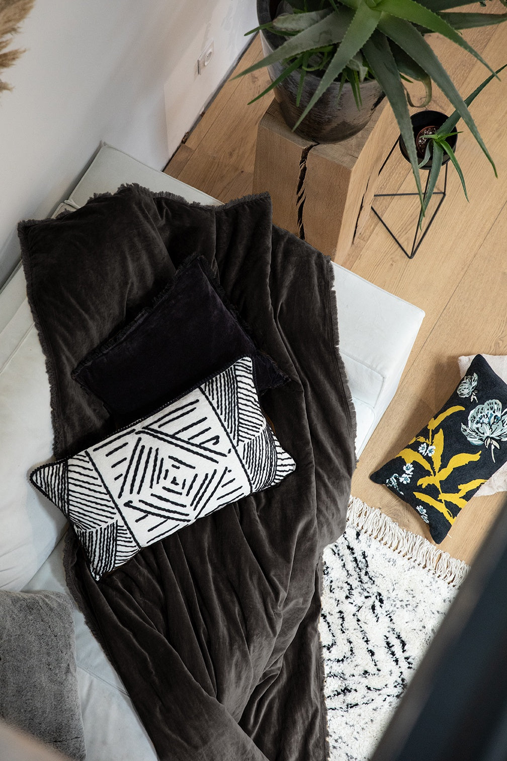 plaid fara ombra, colore ombra, taglia 240 x 260. coperta di qualità ideale per le notti fredde o il relax sul divano