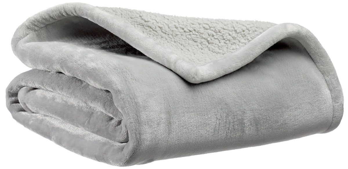 coperta michka perla, colore perla, taglia 240 x 220. vista frontale della coperta piegata su sfondo bianco