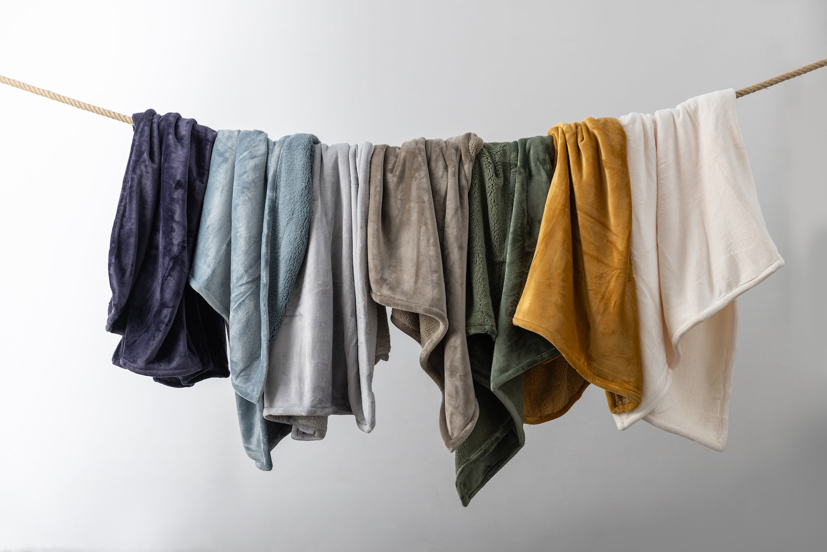 coperta michka mandorla, colore mandorla, taglia 240 x 220. aggiunge comfort e stile alla zona notte