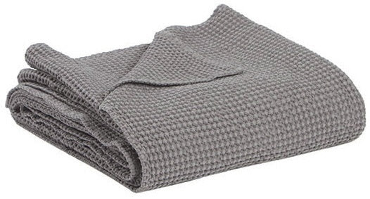 plaid riciclato maia uragano, colore uragano, taglia 180 x 260. vista frontale della coperta piegata su sfondo bianco