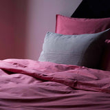 copripiumino celeste fragola, colore fragola, taglia 140 x 200. facile da cambiare per un look sempre fresco