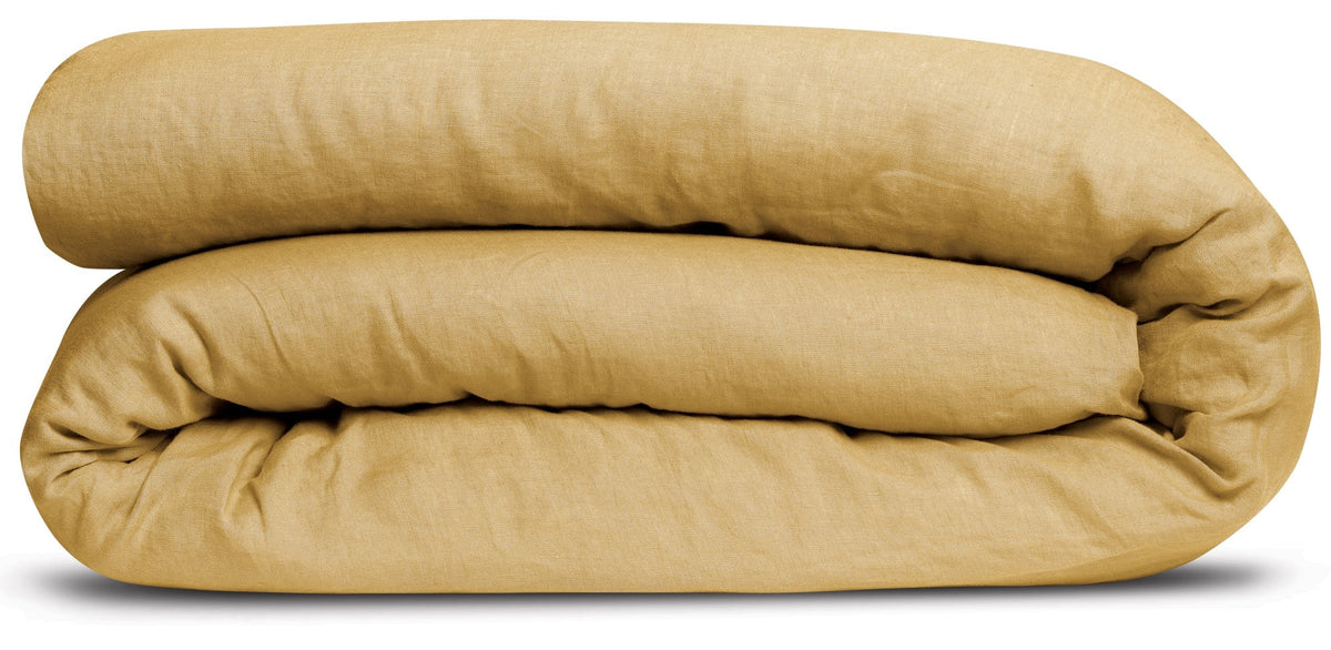 copripiumino linco gold, colore gold, taglia 240 x 220. copripiumino piegato su sfondo neutro per una visione dettagliata