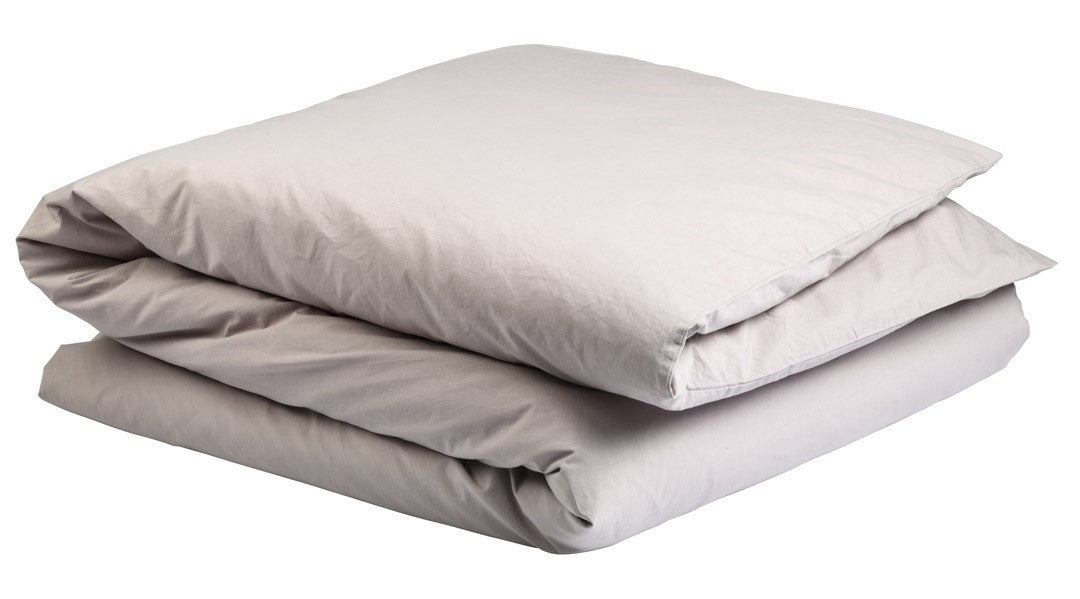 copripiumino celeste pepe rosa, colore pepe rosa, taglia 240 x 220. copripiumino piegato su sfondo neutro per una visione...