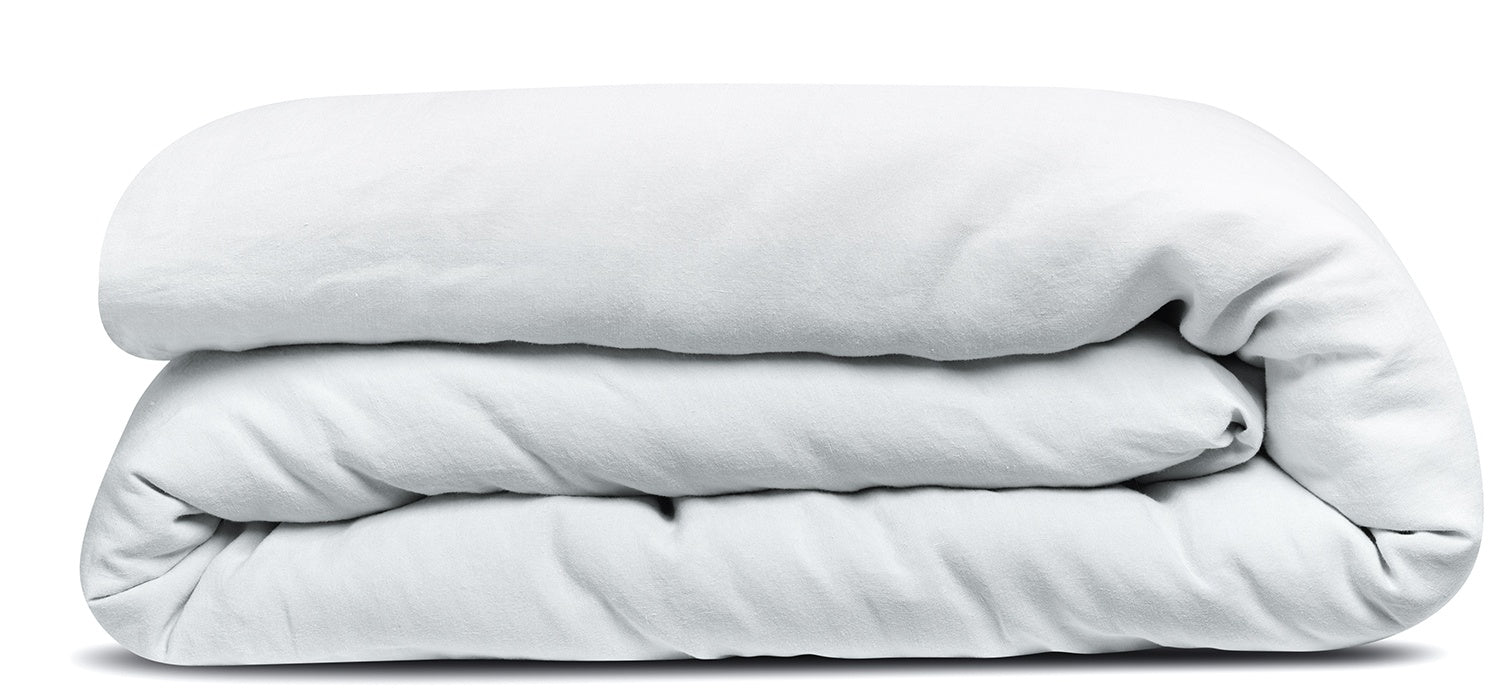 copripiumino kala bianco, colore bianco, taglia 240 x 220. copripiumino piegato su sfondo neutro per una visione dettagliata