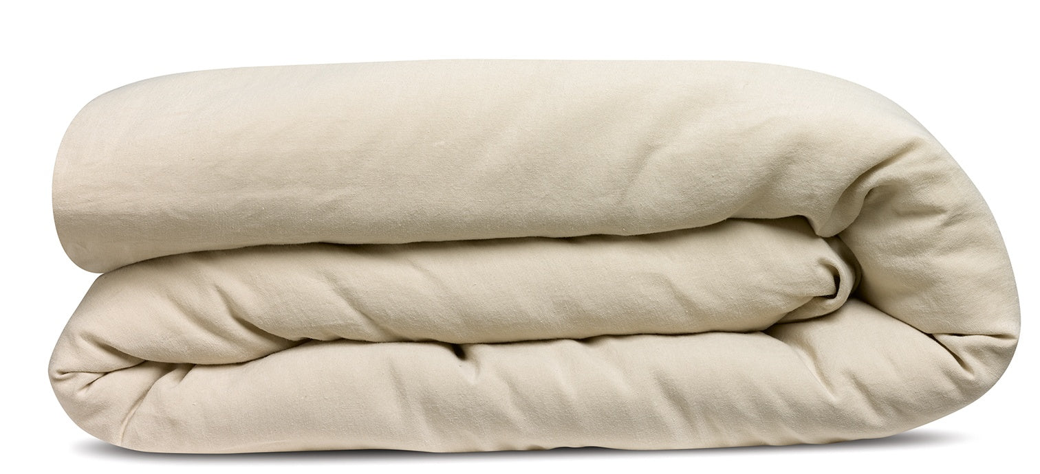 copripiumino kala lino, colore lino, taglia 240 x 220. copripiumino piegato su sfondo neutro per una visione dettagliata