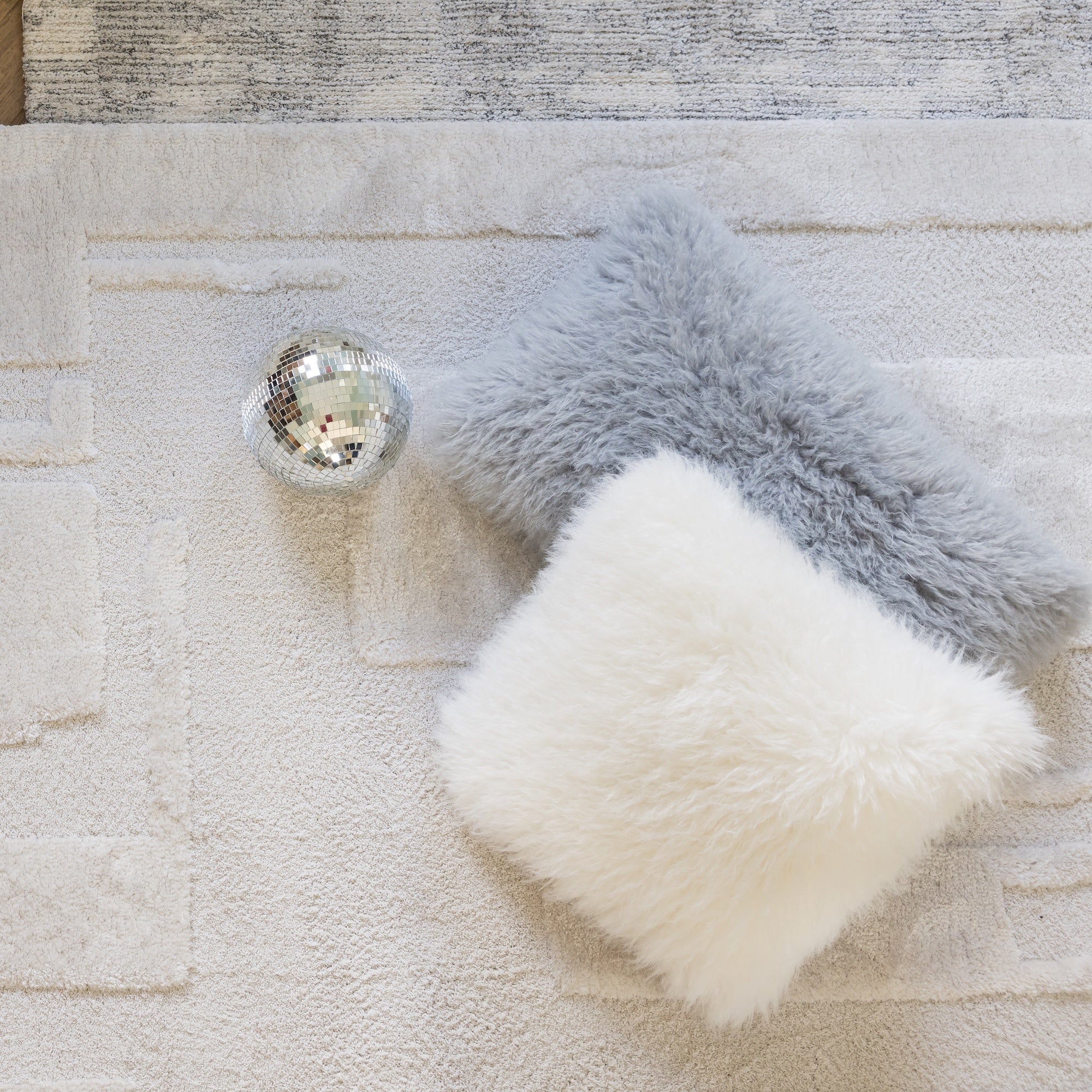 cuscino betani neve, colore neve, taglia 45 x 45. ideale come complemento d’arredo su divani, poltrone o letti