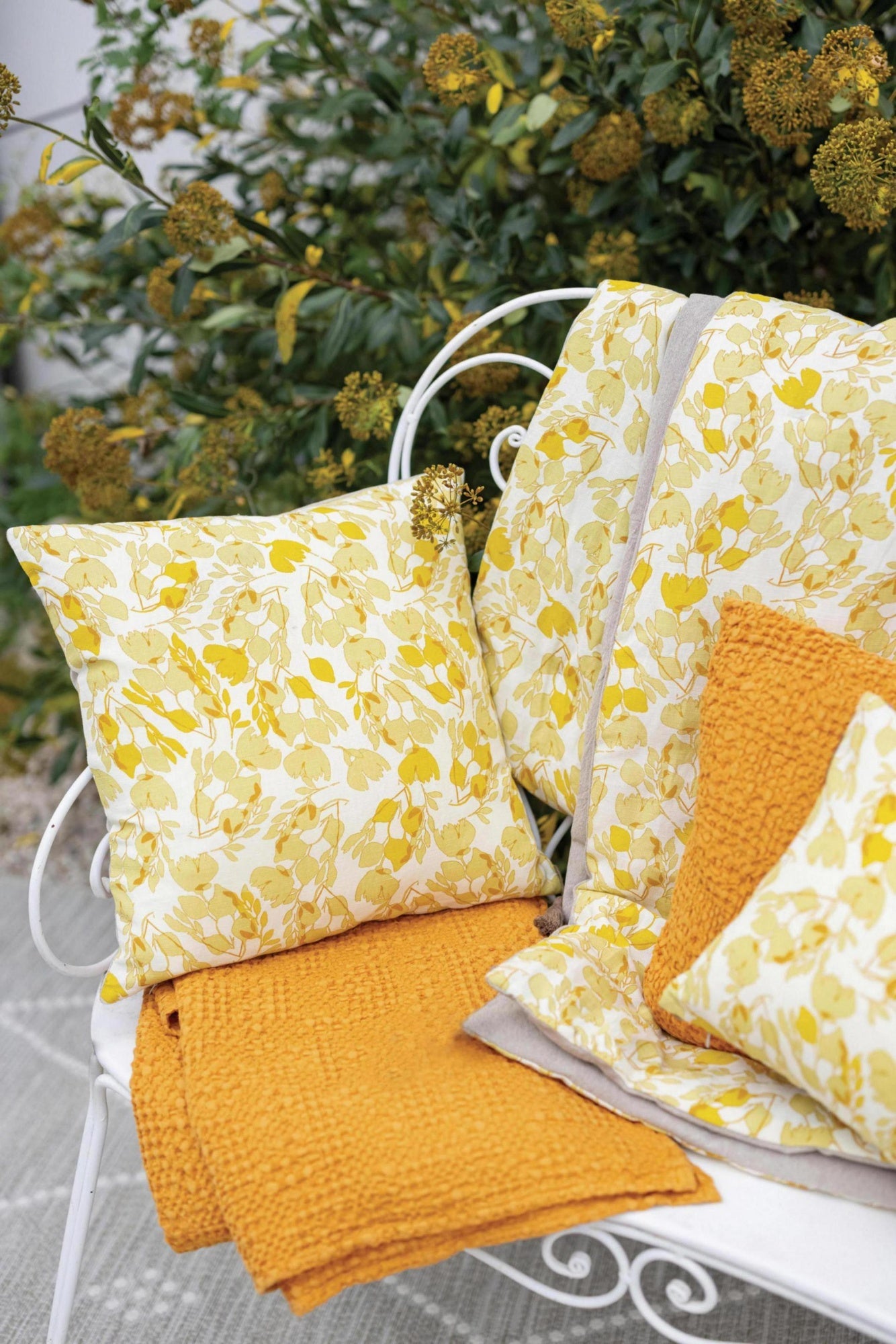 cuscino tana senape, colore senape, taglia 40 x 65. design versatile che si adatta a stili moderni e classici