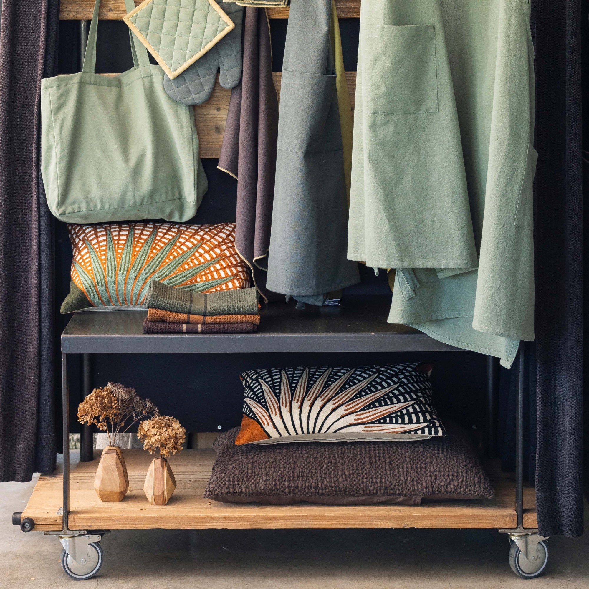 cuscino tana caffè, colore caffè, taglia 40 x 65. imbottitura soffice per un comfort quotidiano