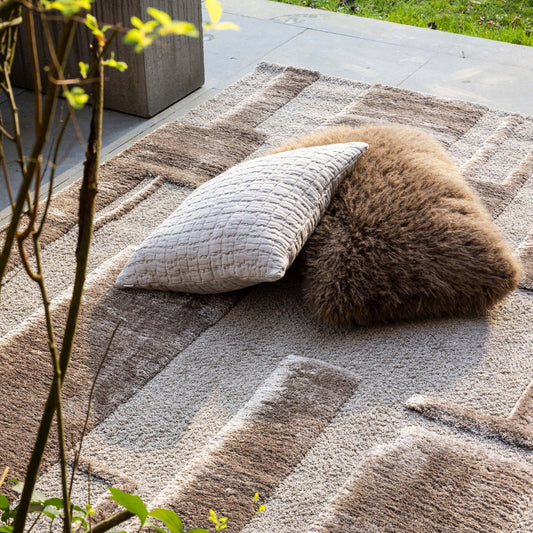 cuscino swami noce moscata, colore noce moscata, taglia 45 x 45. ideale come complemento d’arredo su divani, poltrone o letti