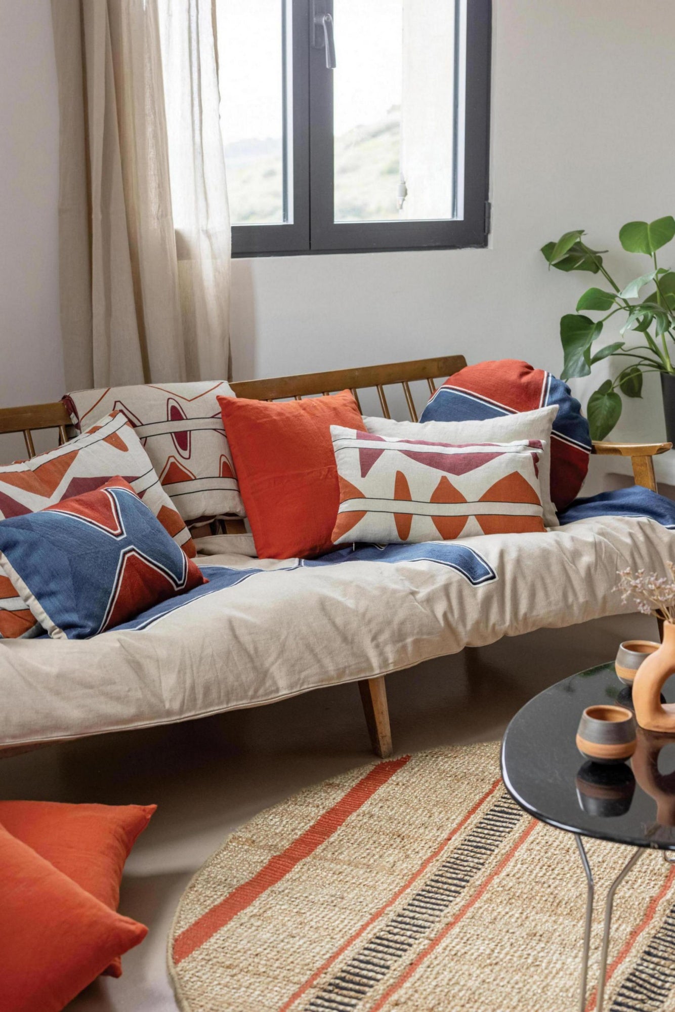 cuscino mila rubino, colore rubino, taglia diamètre 50. design versatile che si adatta a stili moderni e classici