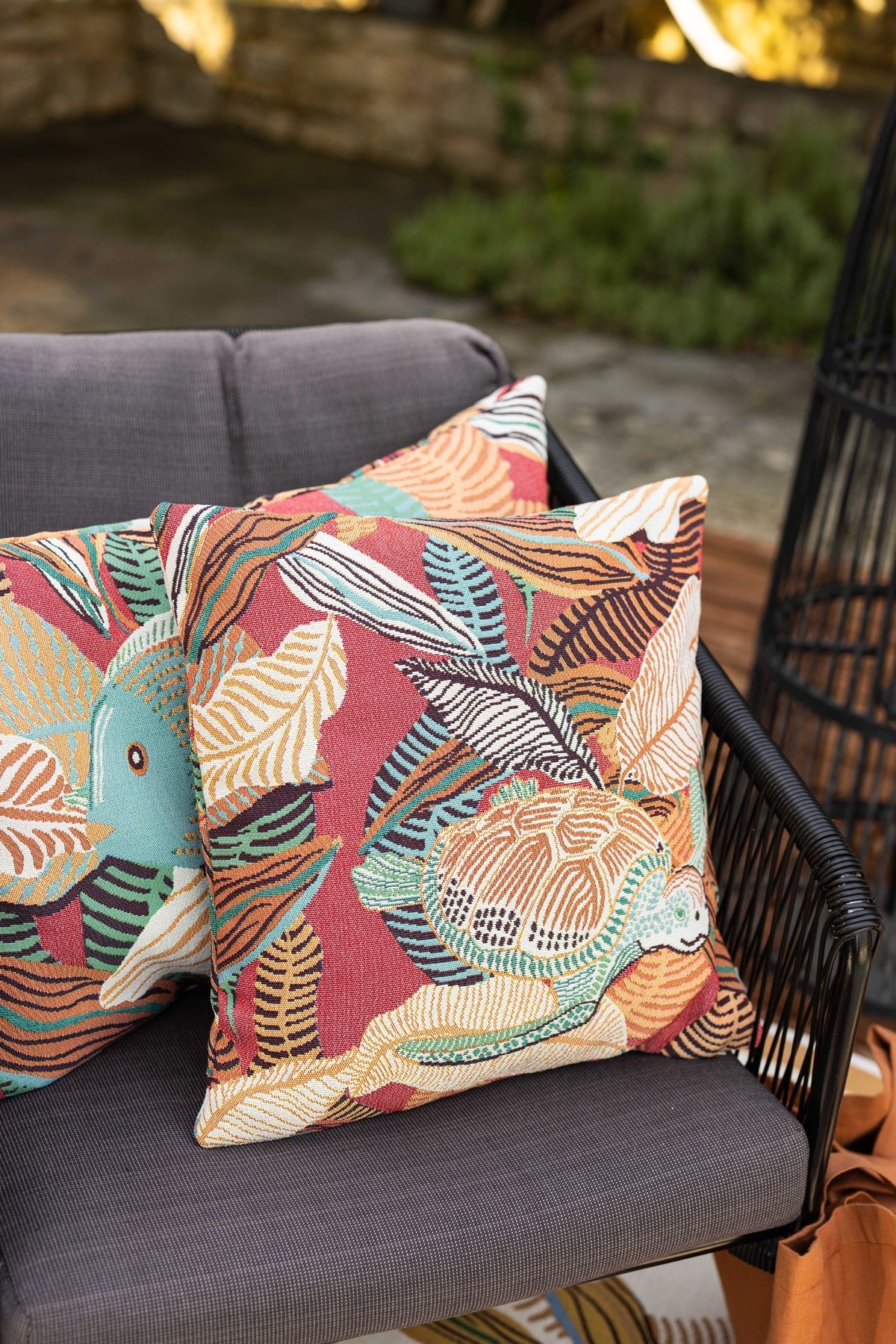 cuscino outdoor dori papaya, colore papaya, taglia 45 x 45. ideale per creare un’atmosfera accogliente all’aperto