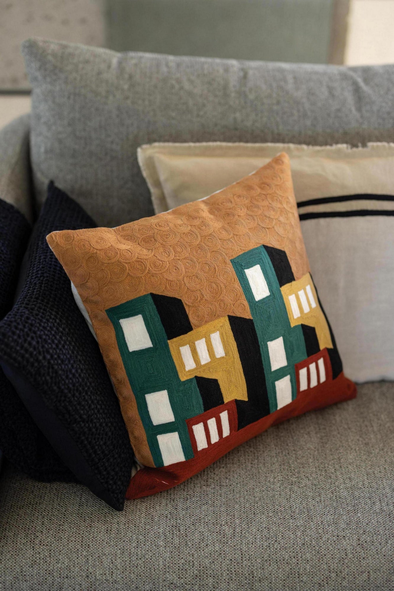 cuscino ricamato suri multico, colore multico, taglia 45 x 45. design versatile che si adatta a stili moderni e classici