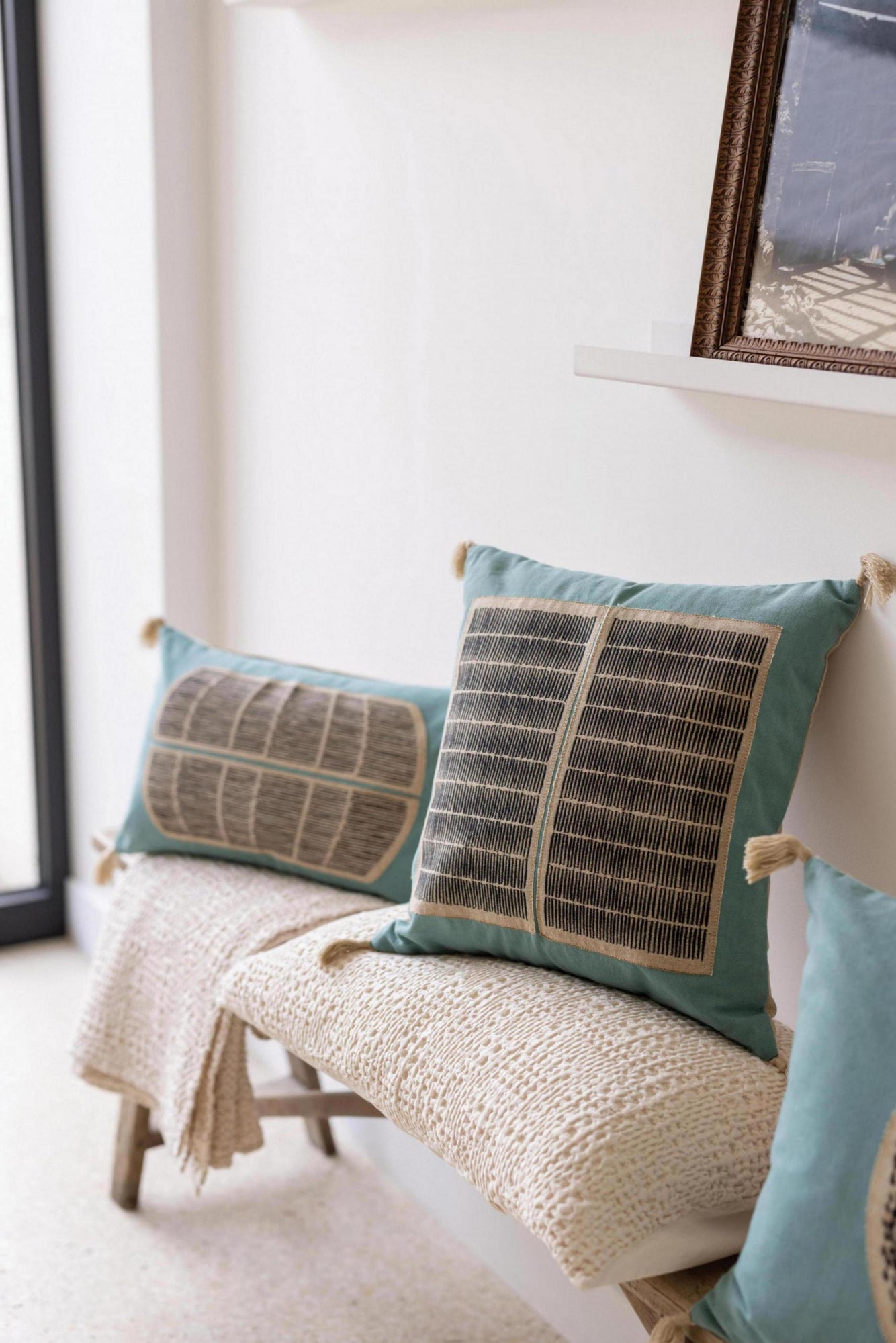 cuscino ricamato yael prussia, colore prussia, taglia 45 x 45. design versatile che si adatta a stili moderni e classici