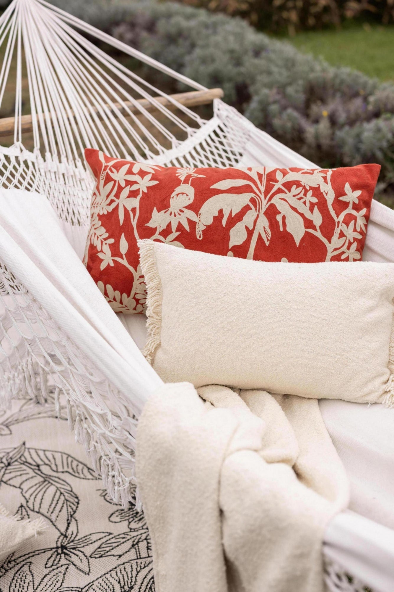 cuscino ricamato raki rooibos, colore rooibos, taglia 40 x 65. design versatile che si adatta a stili moderni e classici