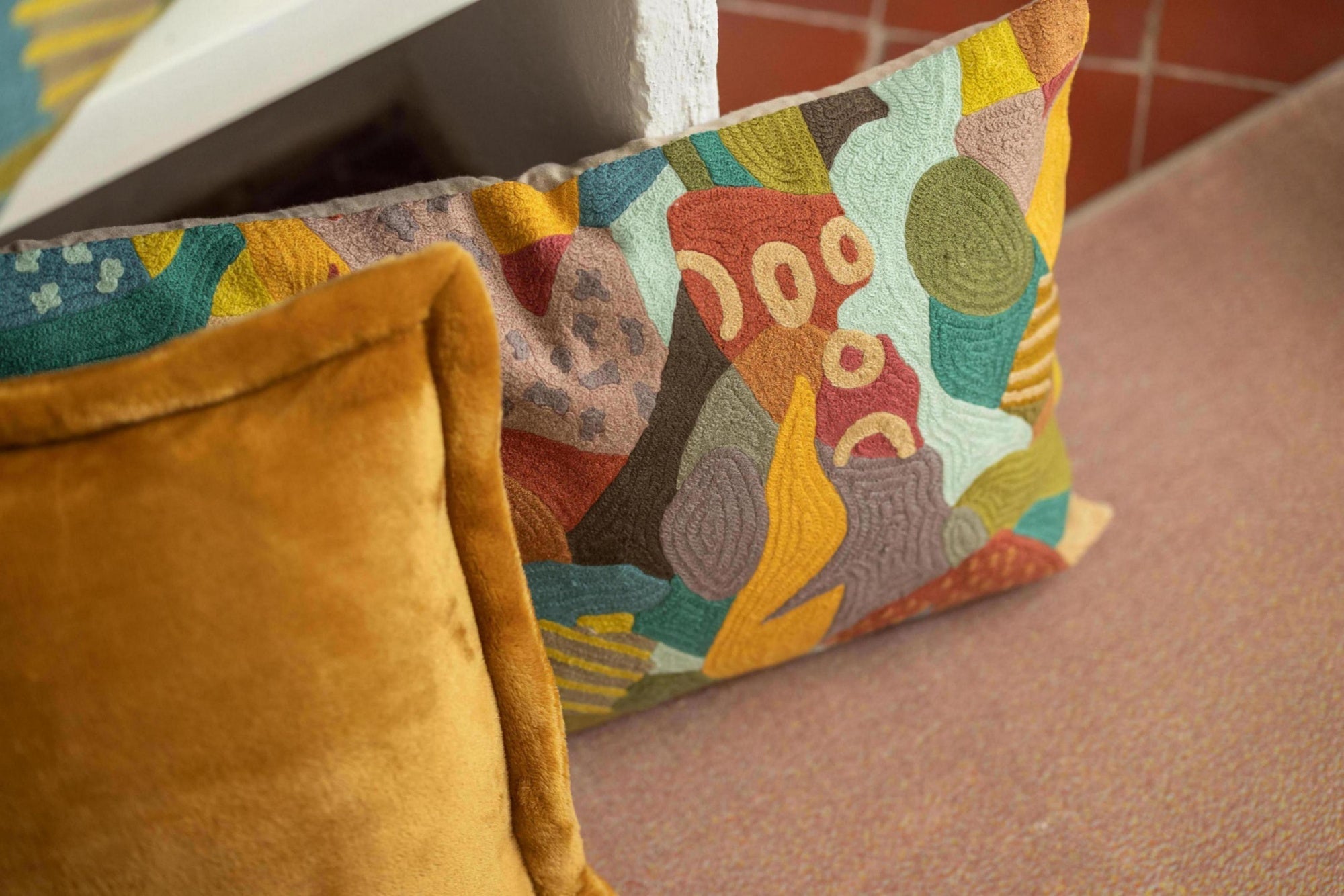 cuscino ricamato izel minerale, colore minerale, taglia 40 x 65. imbottitura soffice per un comfort quotidiano